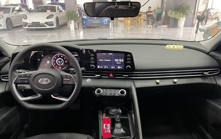 Hyundai Elantra, 2022 год, 1 380 000 рублей, 12 фотография