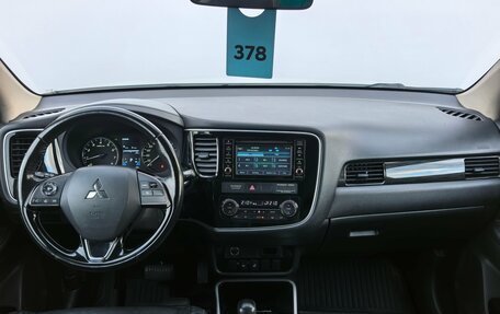 Mitsubishi Outlander III рестайлинг 3, 2017 год, 1 650 000 рублей, 10 фотография