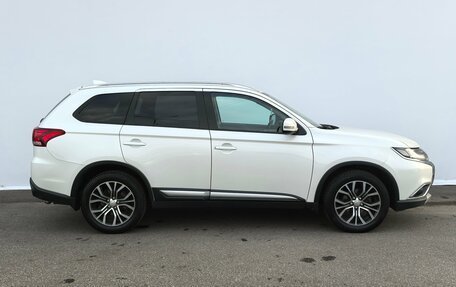 Mitsubishi Outlander III рестайлинг 3, 2017 год, 1 650 000 рублей, 4 фотография