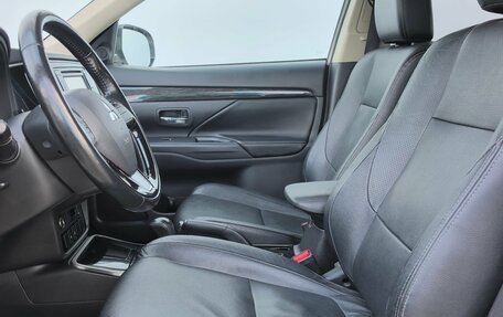 Mitsubishi Outlander III рестайлинг 3, 2017 год, 1 650 000 рублей, 9 фотография