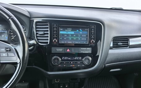 Mitsubishi Outlander III рестайлинг 3, 2017 год, 1 650 000 рублей, 14 фотография