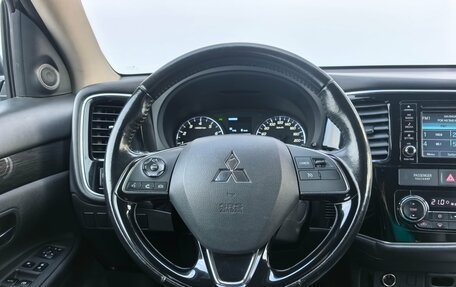 Mitsubishi Outlander III рестайлинг 3, 2017 год, 1 650 000 рублей, 13 фотография