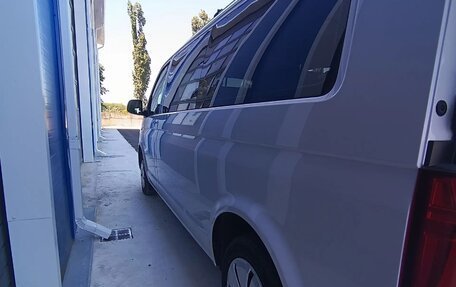 Volkswagen Caravelle T6 рестайлинг, 2021 год, 4 600 000 рублей, 2 фотография