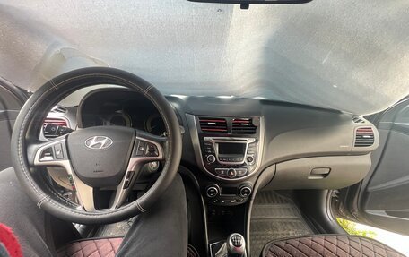 Hyundai Solaris II рестайлинг, 2015 год, 810 000 рублей, 5 фотография