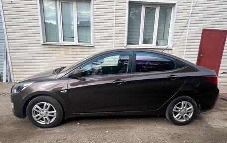 Hyundai Solaris II рестайлинг, 2015 год, 810 000 рублей, 2 фотография