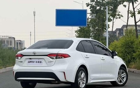 Toyota Corolla, 2022 год, 1 350 000 рублей, 2 фотография