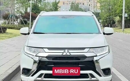 Mitsubishi Outlander III рестайлинг 3, 2022 год, 1 780 334 рублей, 3 фотография