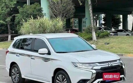 Mitsubishi Outlander III рестайлинг 3, 2022 год, 1 780 334 рублей, 5 фотография