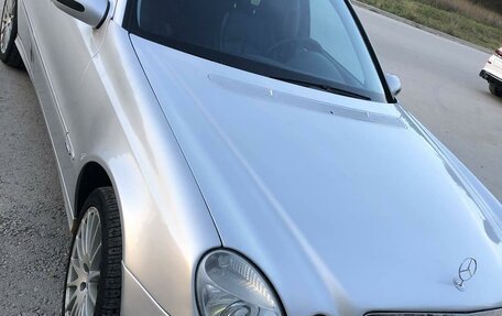 Mercedes-Benz E-Класс, 2005 год, 550 000 рублей, 2 фотография