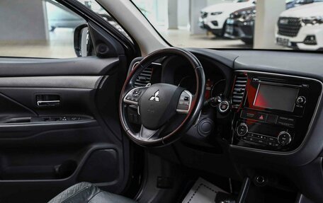 Mitsubishi Outlander III рестайлинг 3, 2014 год, 1 450 000 рублей, 10 фотография