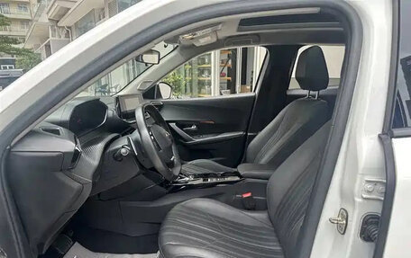 Peugeot 2008 II, 2022 год, 1 225 000 рублей, 4 фотография