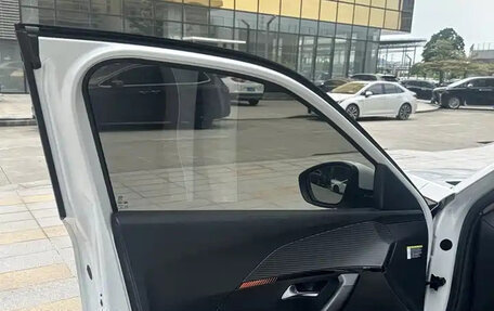Peugeot 2008 II, 2022 год, 1 225 000 рублей, 8 фотография