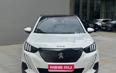 Peugeot 2008 II, 2022 год, 1 225 000 рублей, 2 фотография