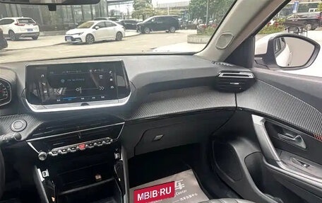 Peugeot 2008 II, 2022 год, 1 225 000 рублей, 6 фотография