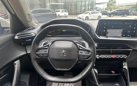Peugeot 2008 II, 2022 год, 1 225 000 рублей, 11 фотография