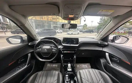 Peugeot 2008 II, 2022 год, 1 225 000 рублей, 12 фотография