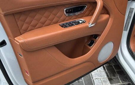 Bentley Bentayga I, 2016 год, 13 000 000 рублей, 3 фотография