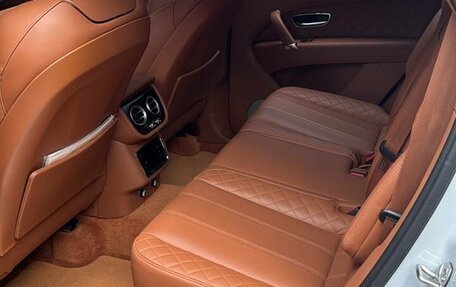 Bentley Bentayga I, 2016 год, 13 000 000 рублей, 2 фотография