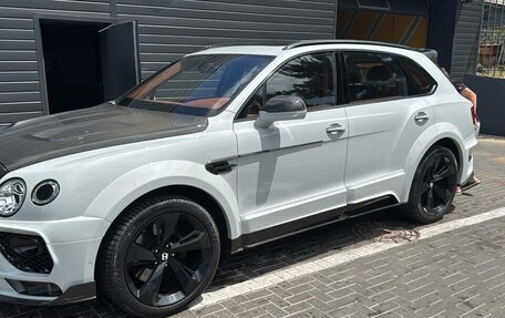 Bentley Bentayga I, 2016 год, 13 000 000 рублей, 10 фотография
