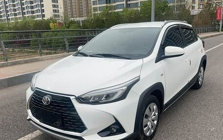 Toyota Yaris XP150 рестайлинг, 2022 год, 1 450 000 рублей, 1 фотография