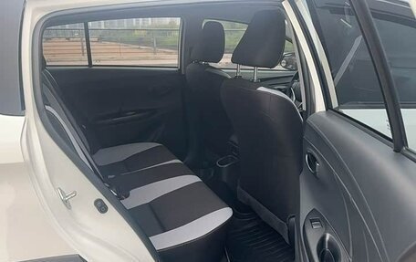 Toyota Yaris XP150 рестайлинг, 2022 год, 1 450 000 рублей, 13 фотография