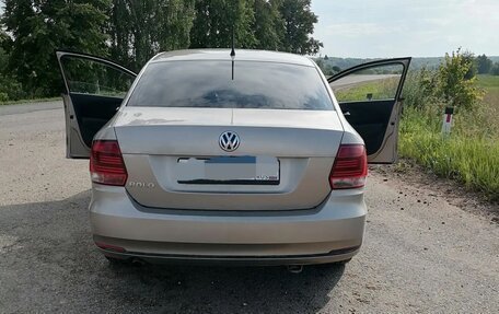 Volkswagen Polo VI (EU Market), 2016 год, 700 000 рублей, 2 фотография