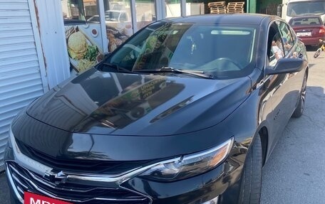 Chevrolet Malibu IX, 2021 год, 2 100 000 рублей, 2 фотография