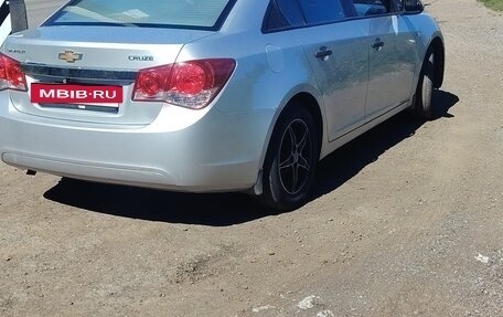 Chevrolet Cruze II, 2010 год, 725 000 рублей, 4 фотография