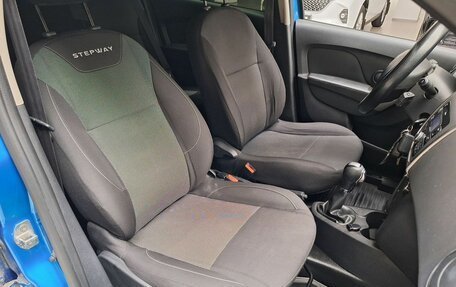 Renault Logan II, 2019 год, 970 000 рублей, 17 фотография