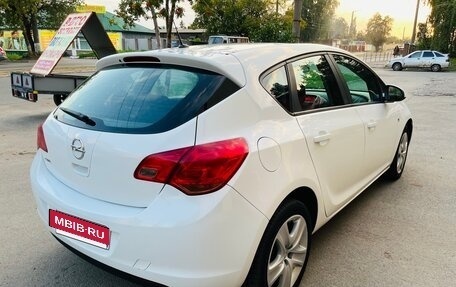 Opel Astra J, 2011 год, 637 000 рублей, 3 фотография