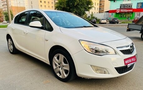 Opel Astra J, 2011 год, 637 000 рублей, 8 фотография