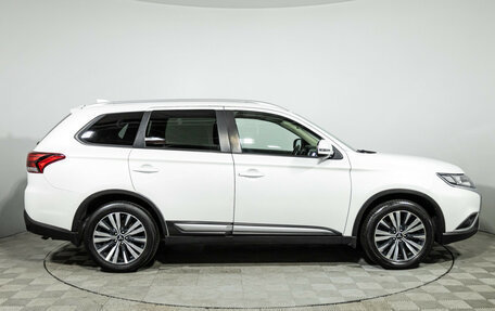 Mitsubishi Outlander III рестайлинг 3, 2021 год, 2 099 777 рублей, 4 фотография