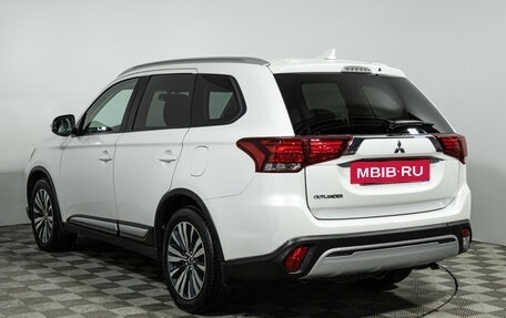 Mitsubishi Outlander III рестайлинг 3, 2021 год, 2 099 777 рублей, 7 фотография