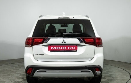 Mitsubishi Outlander III рестайлинг 3, 2021 год, 2 099 777 рублей, 6 фотография