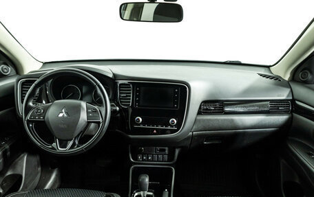 Mitsubishi Outlander III рестайлинг 3, 2021 год, 2 099 777 рублей, 13 фотография