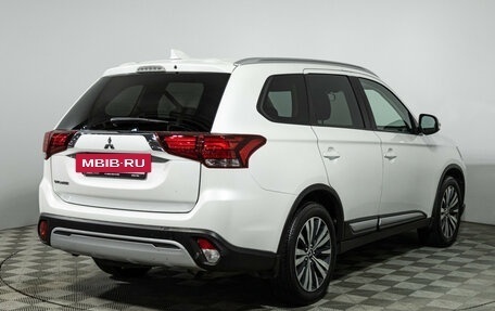 Mitsubishi Outlander III рестайлинг 3, 2021 год, 2 099 777 рублей, 5 фотография