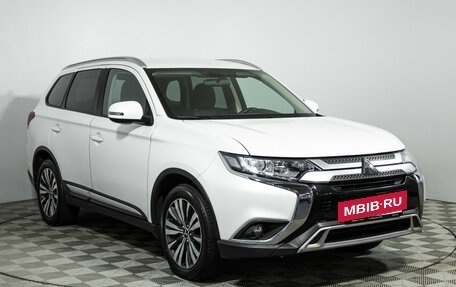 Mitsubishi Outlander III рестайлинг 3, 2021 год, 2 099 777 рублей, 3 фотография