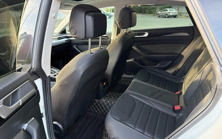 Volkswagen Passat CC, 2021 год, 4 300 000 рублей, 17 фотография