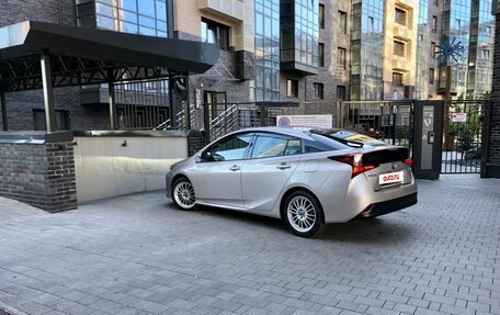 Toyota Prius IV XW50, 2019 год, 1 947 000 рублей, 2 фотография