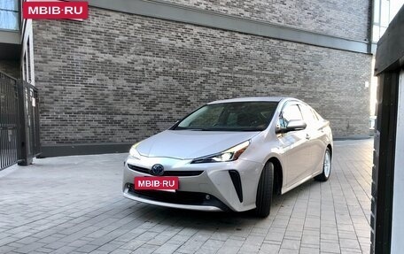 Toyota Prius IV XW50, 2019 год, 1 947 000 рублей, 3 фотография