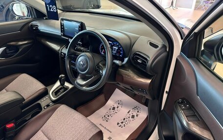 Toyota Yaris Cross, 2020 год, 2 299 999 рублей, 10 фотография