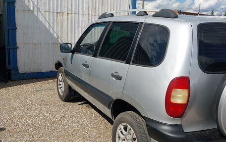 Chevrolet Niva I рестайлинг, 2003 год, 275 000 рублей, 1 фотография