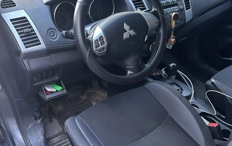 Mitsubishi Outlander III рестайлинг 3, 2011 год, 900 000 рублей, 3 фотография