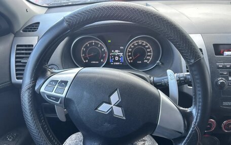 Mitsubishi Outlander III рестайлинг 3, 2011 год, 900 000 рублей, 14 фотография