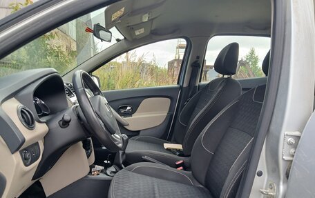 Renault Logan II, 2018 год, 900 000 рублей, 5 фотография