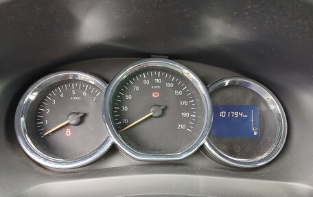 Renault Logan II, 2018 год, 900 000 рублей, 3 фотография