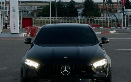 Mercedes-Benz E-Класс, 2022 год, 6 000 000 рублей, 4 фотография