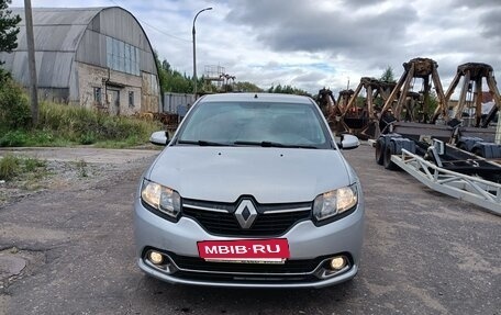 Renault Logan II, 2018 год, 900 000 рублей, 6 фотография