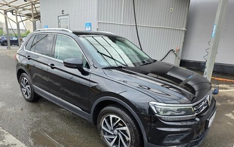 Volkswagen Tiguan II, 2018 год, 2 400 000 рублей, 1 фотография
