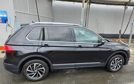 Volkswagen Tiguan II, 2018 год, 2 400 000 рублей, 2 фотография